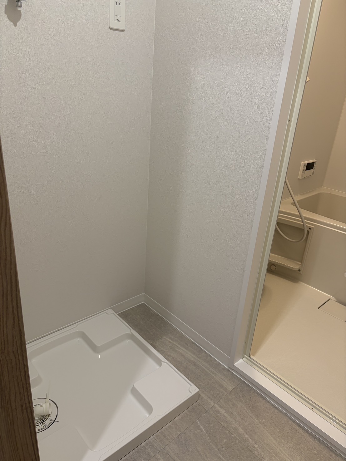 トーアマンションのバスルームと洗濯機置き場